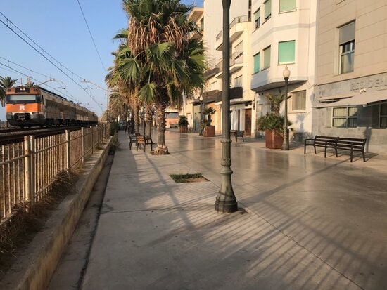 Rodalies train tracks run along the Rambla seafront avenue in Badalona (Courtesy of the Badalona council)